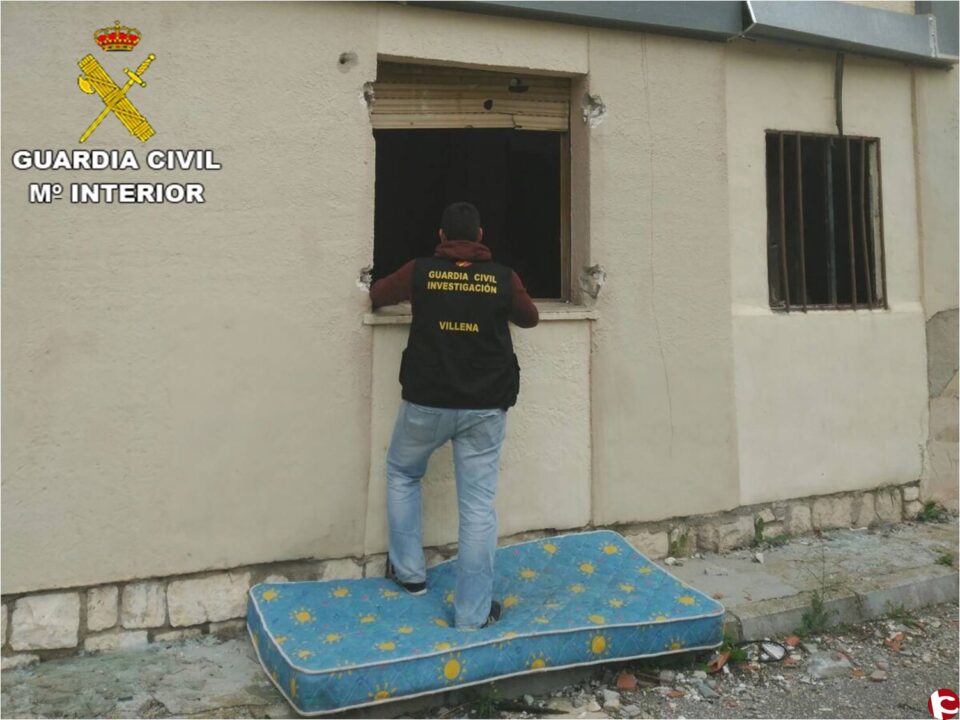 La Guardia Civil de Alicante detiene a los dos autores de 18 robos en domicilios de Villena
