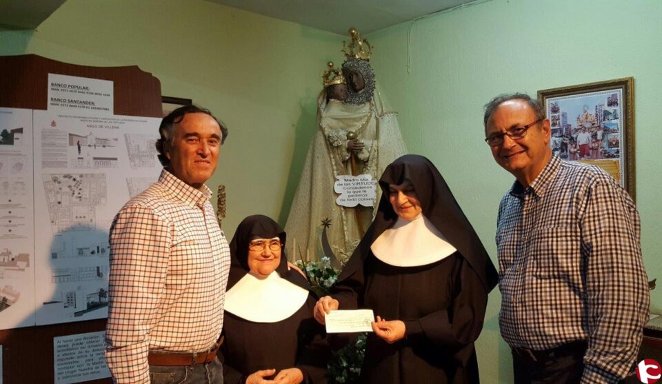 Entrega de la recaudación del cto. benefico de padel-tenis del CAMV para el