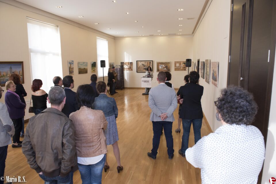 Numerosas pinceladas de felicitación en las visitas a la muestra del Casino