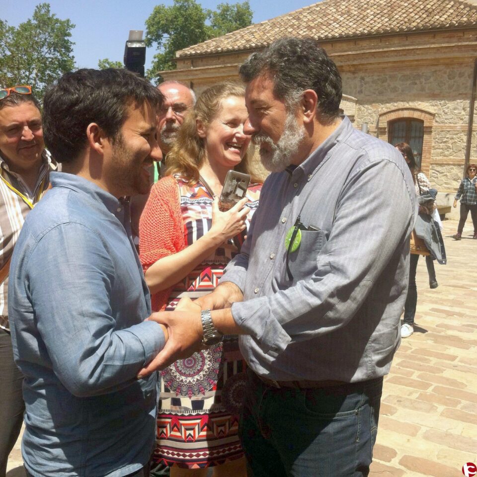 El ciclo de Vitivinicultura del IES VALLE DE ELDA presenta al Conseller de Educación la primera añada en la Primavera Educativa