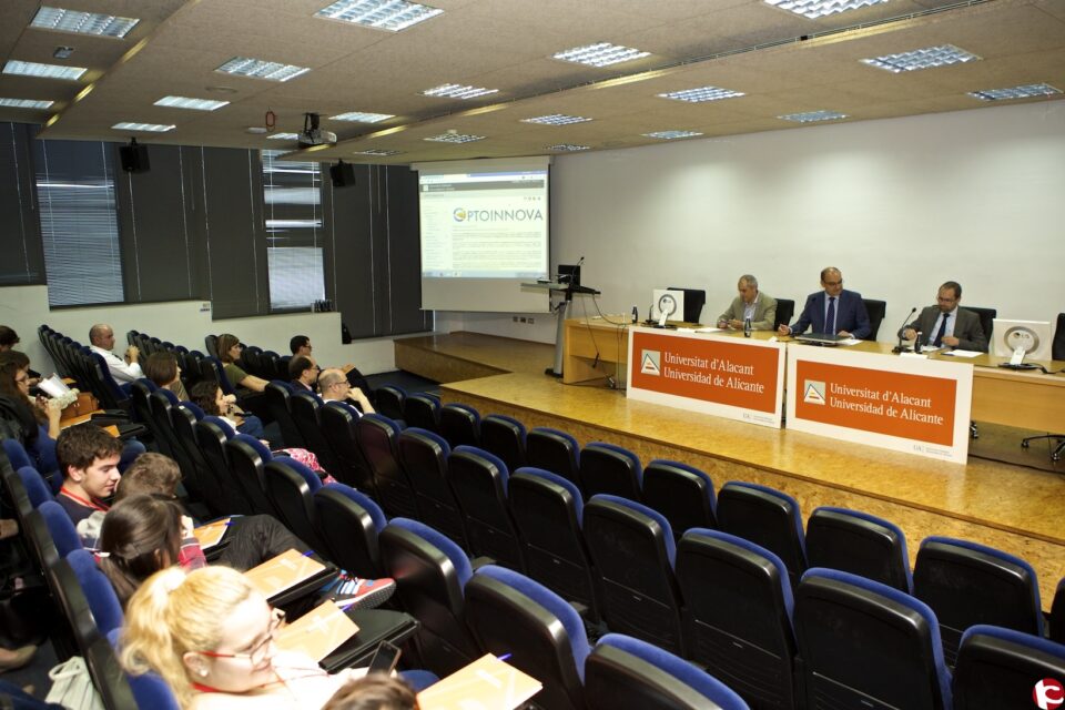 Un investigador de la UA apuesta por la aplicación de terapias que tengan aval científico para mejorar anomalías visuales infantiles