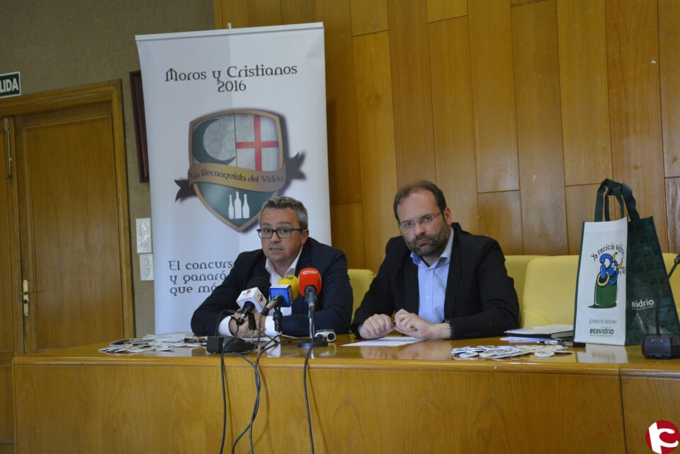 El Ayuntamiento de Elda y Ecovidrio fomentan el reciclado de vidrio durante las fiestas de Moros y Cristianos