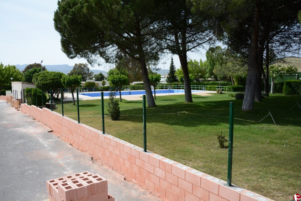 El ayuntamiento invierte 38.000 euros en mejorar las instalaciones y servicios deportivos para la época estival