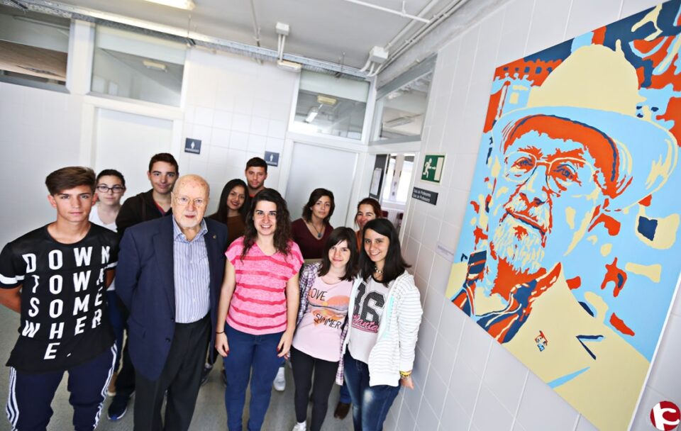 Los estudiantes del IES Monastil homenajean a Antonio Porpetta