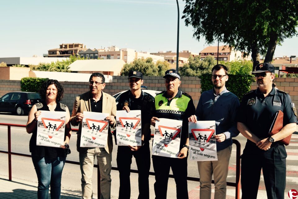 El Ayuntamiento inicia la campaña Al Cole Seguro con niños y niñas del Colegio Reina Sofía de Petrer