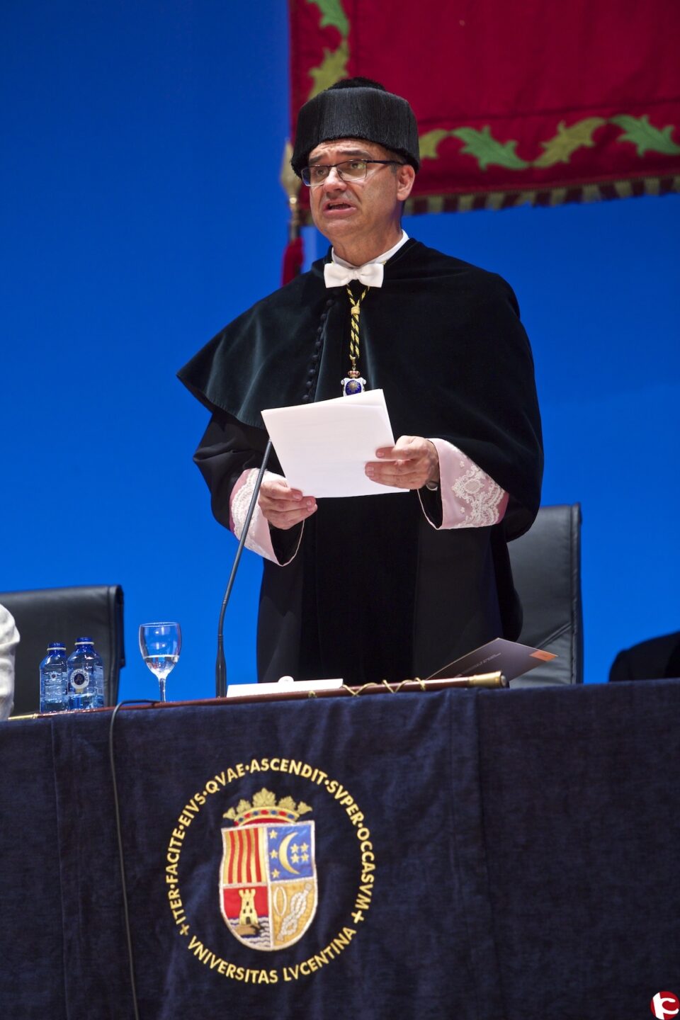 La Universidad de Alicante clausura el curso con la investidura de Greenblatt como Doctor Honoris Causa