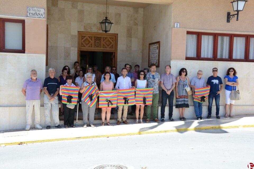 Pinoso condena el atentado de Orlando con un minuto de silencio