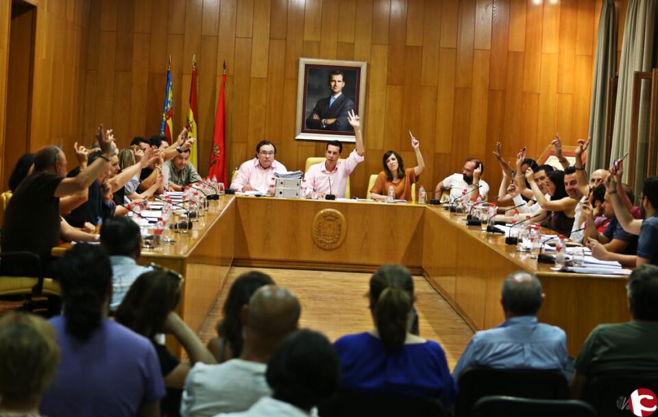 Elda aprueba crear un Plan Estratégico y luchar contra el cierre del Centro de Especialidades en agosto