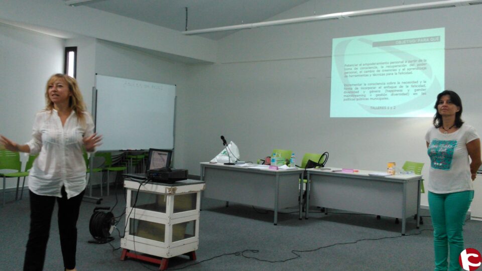 El Ayuntamiento de Villena pionero en la búsqueda de la felicidad