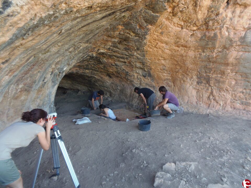 Un equipo del INAPH de la Universidad de Alicante data hace 20.000 años la ocupación humana en La Romana (Alicante)