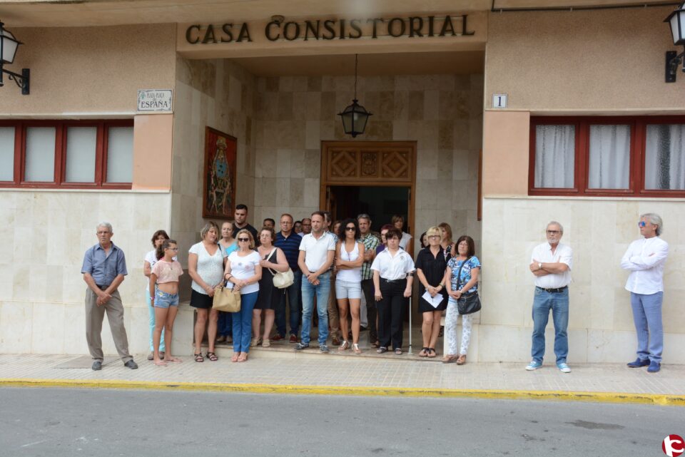 El Ayuntamiento de Pinoso guarda un minuto de silencio por las víctimas de Niza