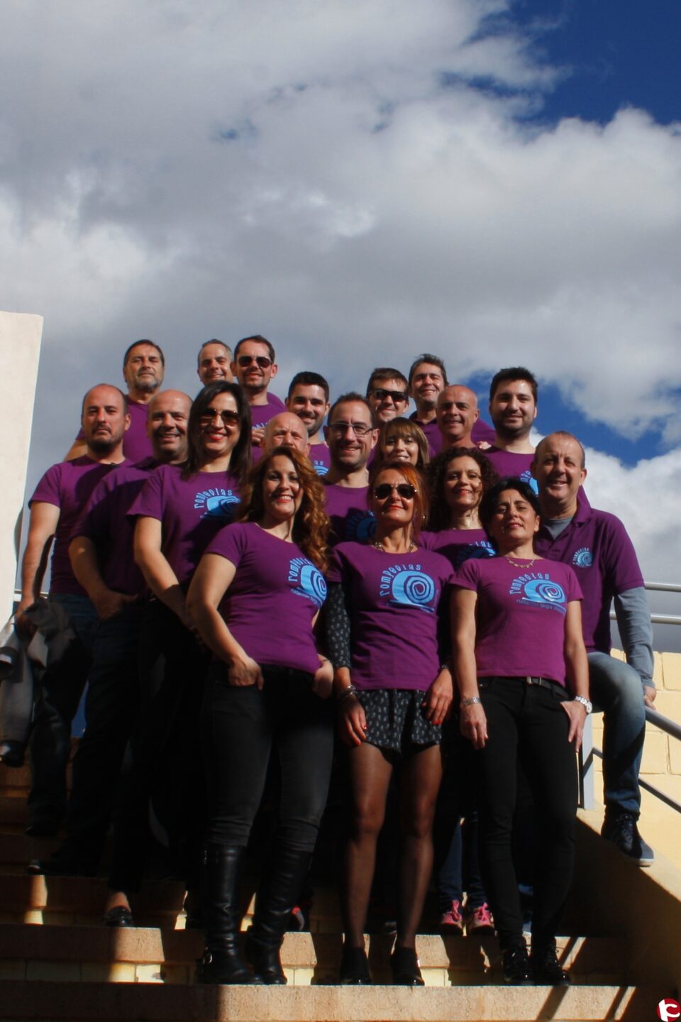 CUATRO SEMANAS INTENSAS DEL GRUPO DE NADADORES ELDENSES ROMPEOLAS EN EL MAR