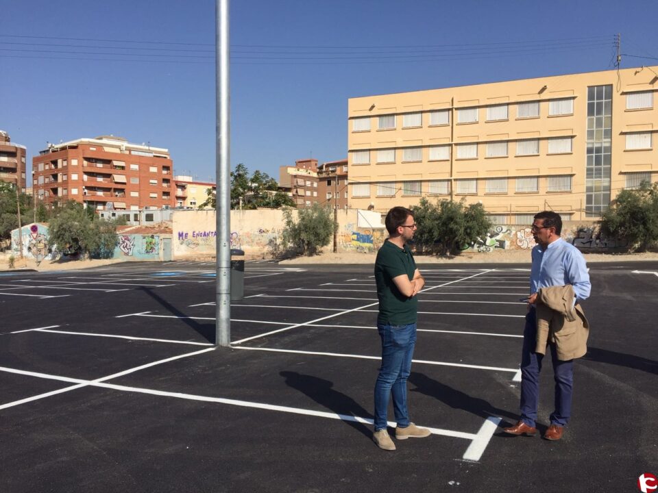El Ayuntamiento acondiciona un parking en la zona del IES Azorín para solucionar los problemas de aparcamiento de la zona