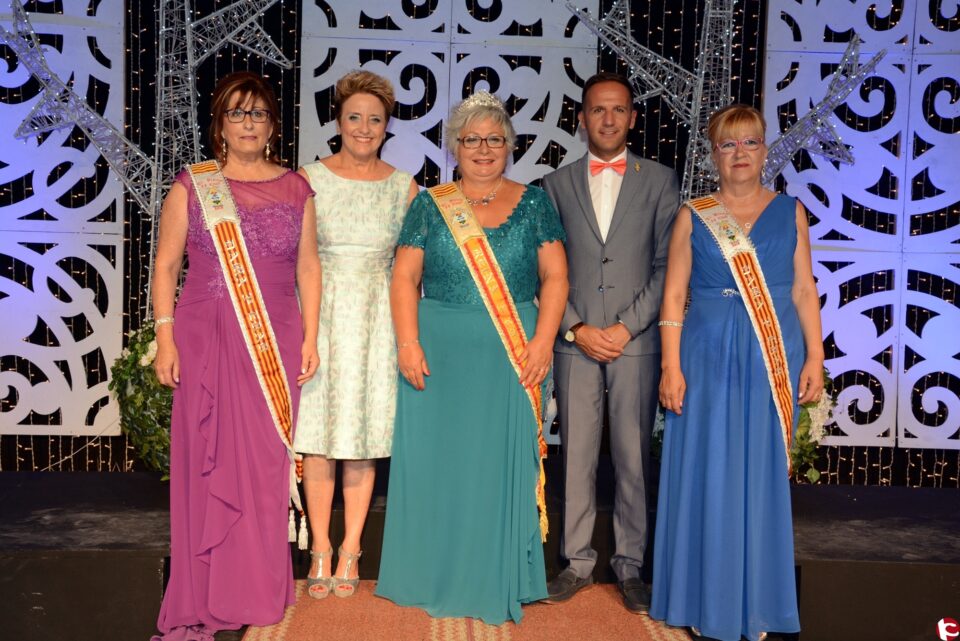 La Asociación 11 de Septiembre de Pinoso corona a su Reina