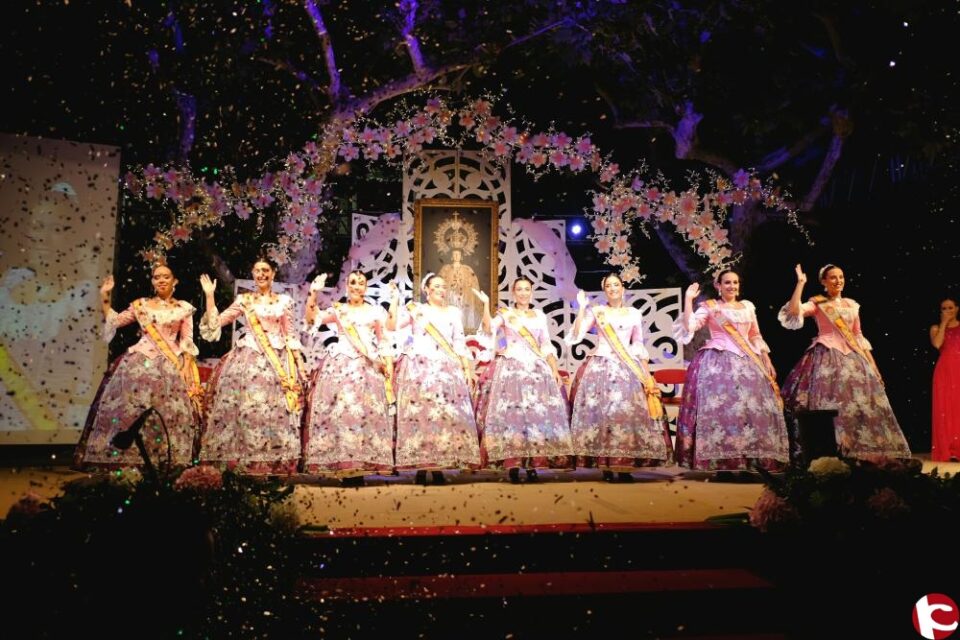 Aspe abre las fiestas con la presentación de las Damas de la Virgen