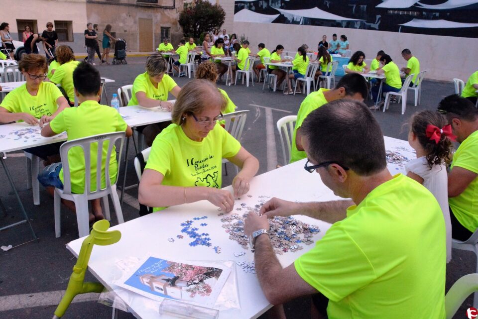 30 parejas participan en el I Concurso de Puzles de Pinoso