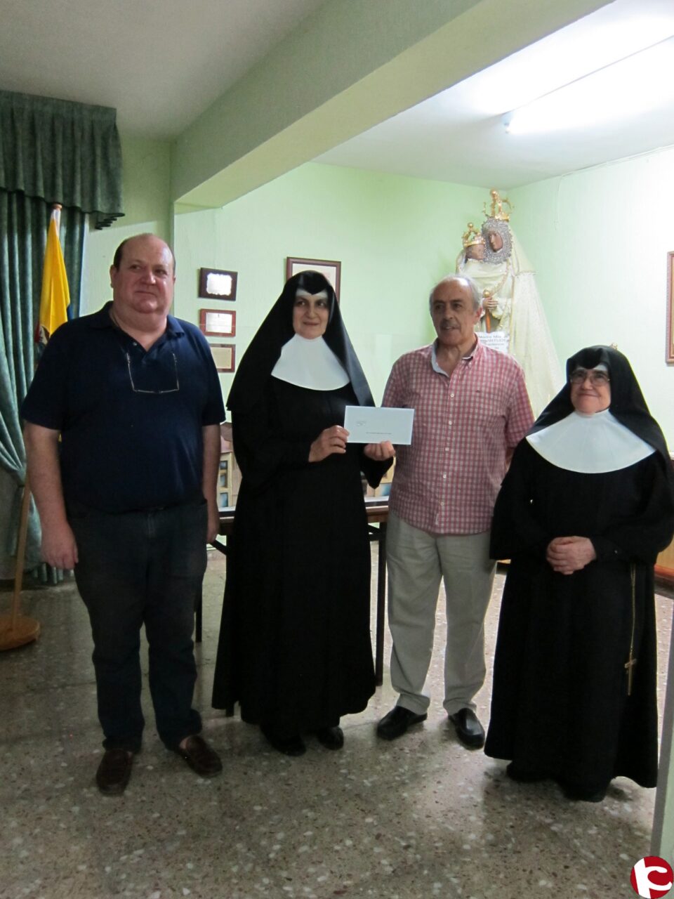 El Movimiento Pintura Biarense dona 375 euros al Asilo de Villena