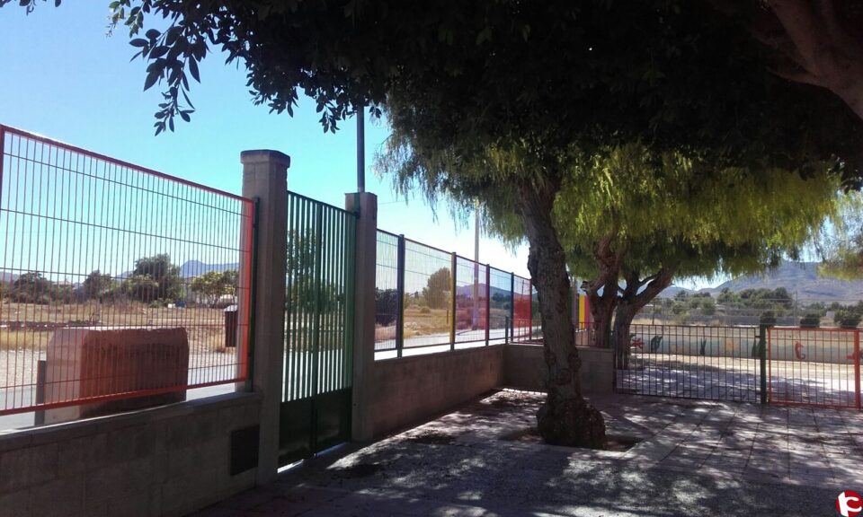 La concejalía de Servicios y Mantenimiento destina entre julio y agosto más de 29.000 euros en distintos arreglos de los siete centros públicos de infantil y primaria