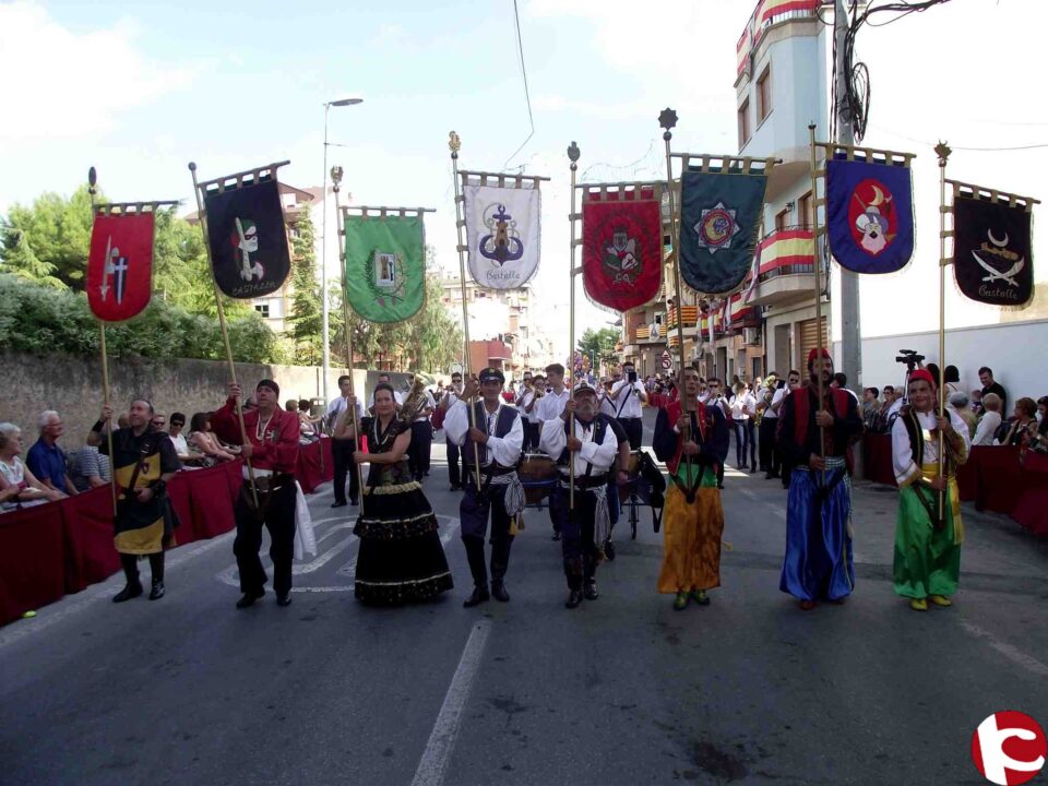 Castalla vive una brillante y soleada Entrada de Moros y Cristianos