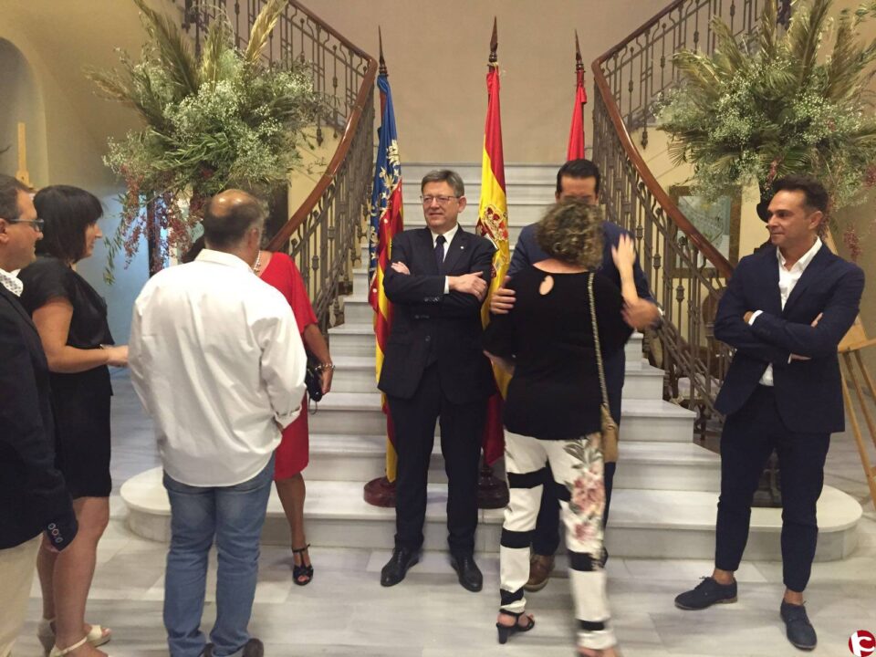 Ximo Puig asiste a la Recepción a la sociedad eldense