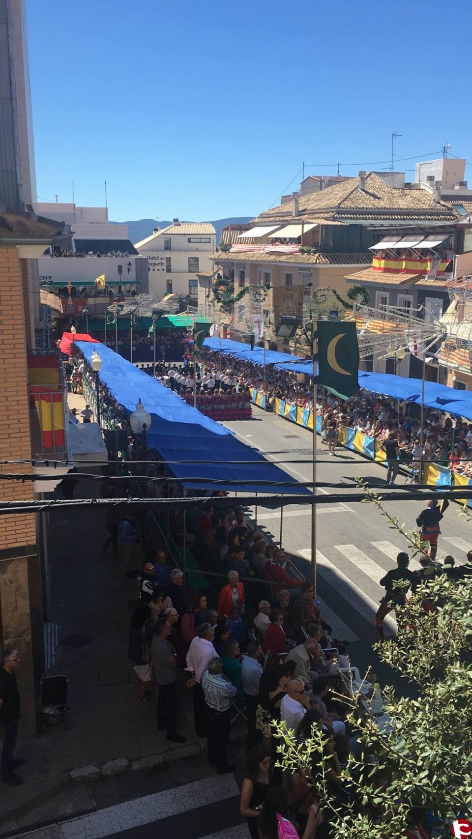 Catorce Abanderadas y dos Capitanes para las Fiestas de Moros y Cristianos de Ibi 2017