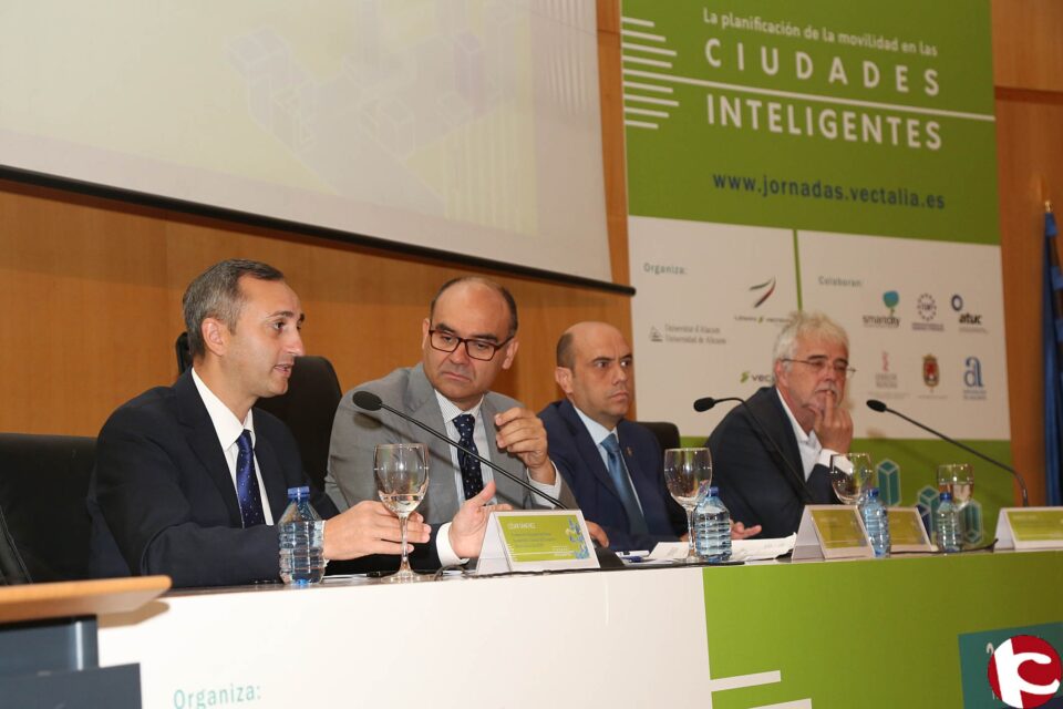 César Sánchez anuncia la creación de un mapa provincial de electrolineras para impulsar el uso de vehículos eléctricos