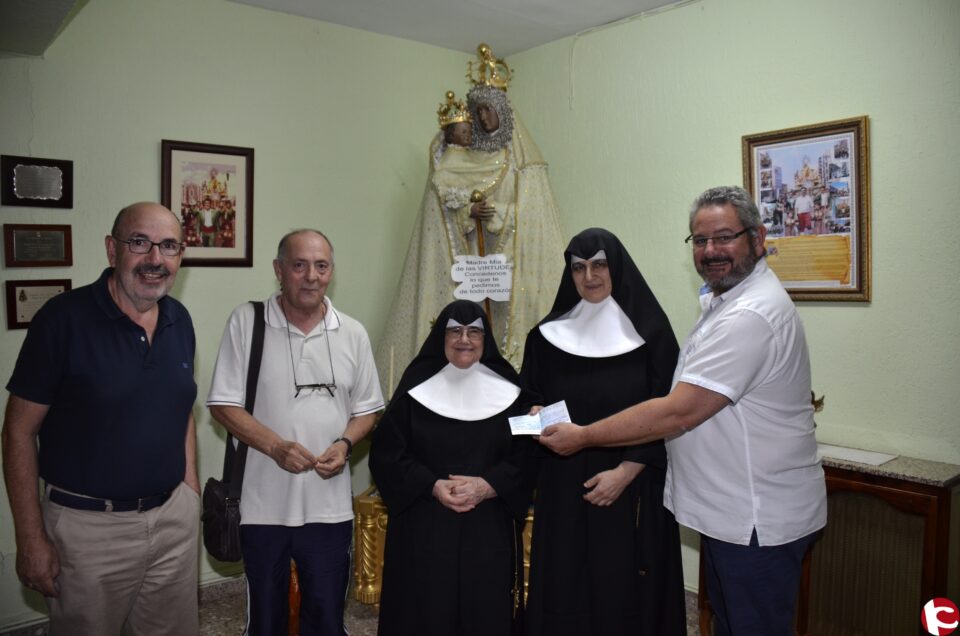 Los Moros Nuevos entregan 5092 euros al Asilo de Villena