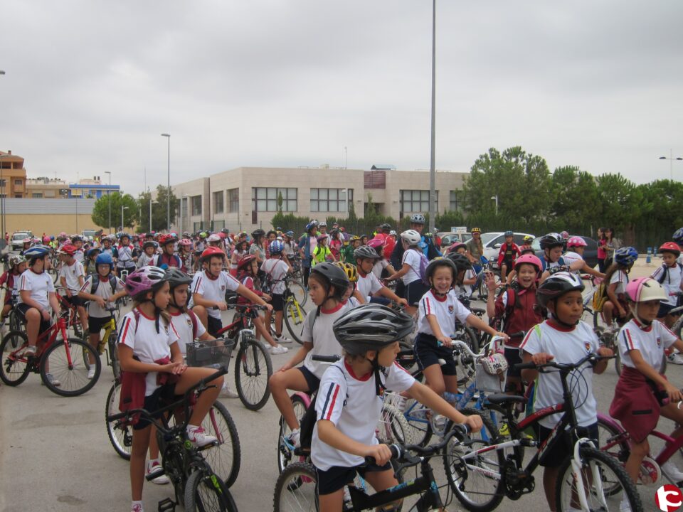 Cerca de cuatrocientos niños participan en la Marcha Escolar en Bicicleta