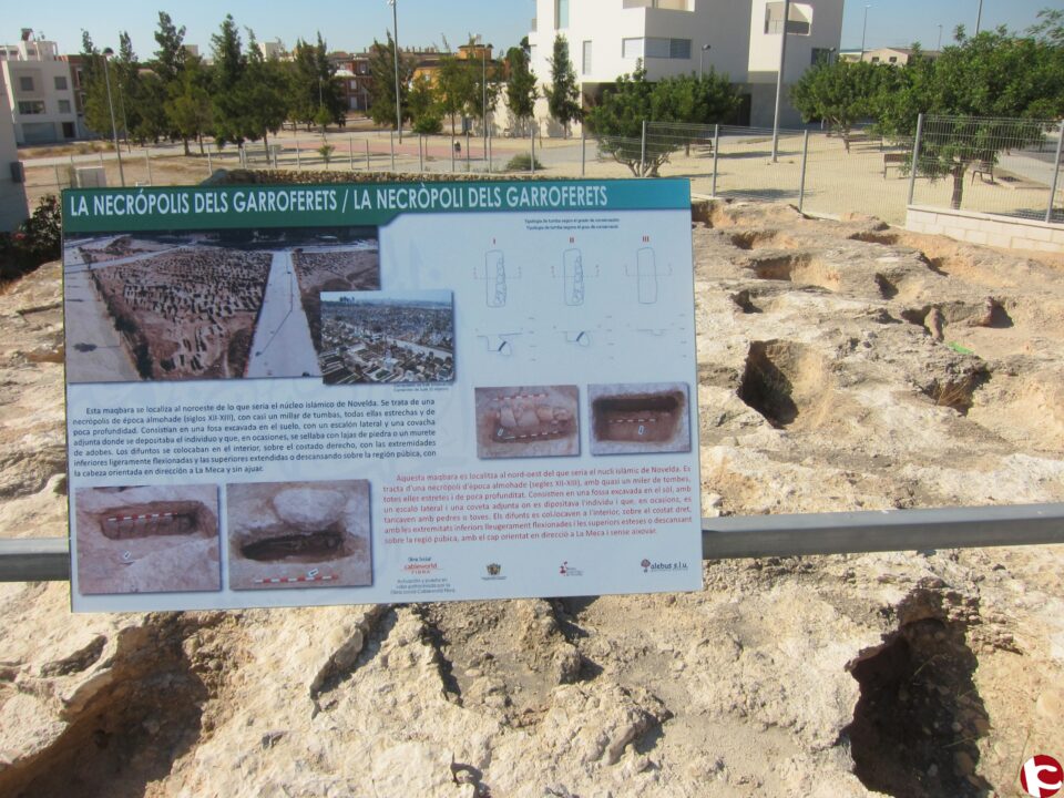 Novelda celebra el Día Mundial del Turismo con una visita guiada a la Necrópolis Islámica de Els Garroferets