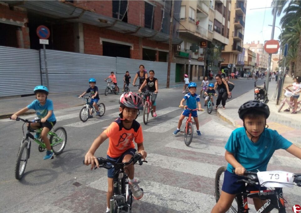 Más de un millar de personas salen a la calle para hacer deporte este fin de semana en Aspe