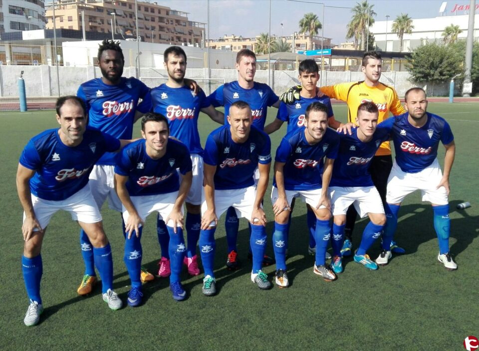 El Villena jugó bien 20 minutos: 3-1 derrota ante el Universidad. El Villena penúltimo