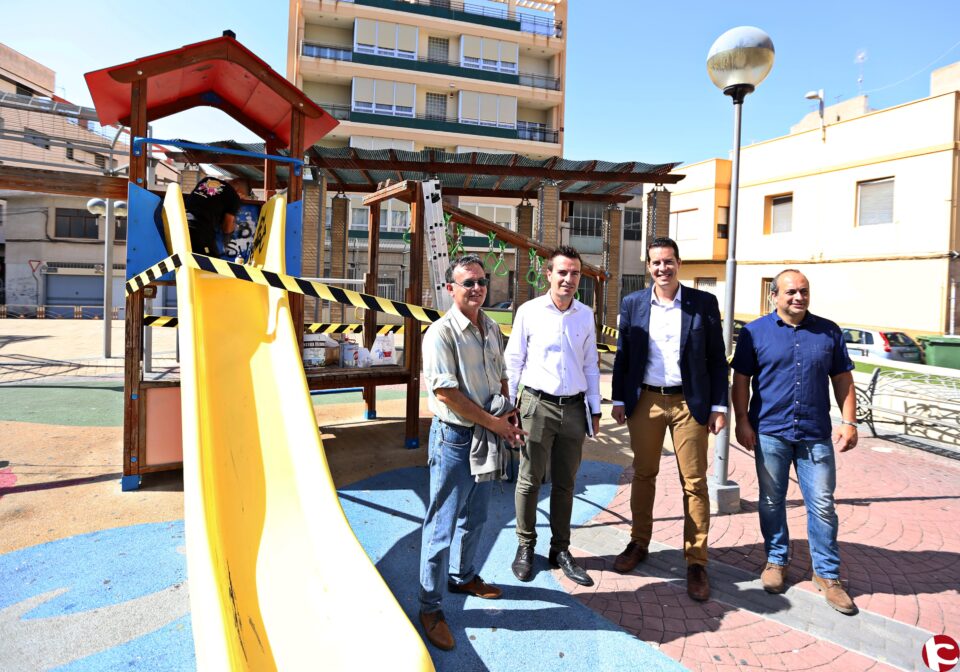 El Ayuntamiento acomete el mantenimiento y certificación de los juegos infantiles de todos los parques de la ciudad