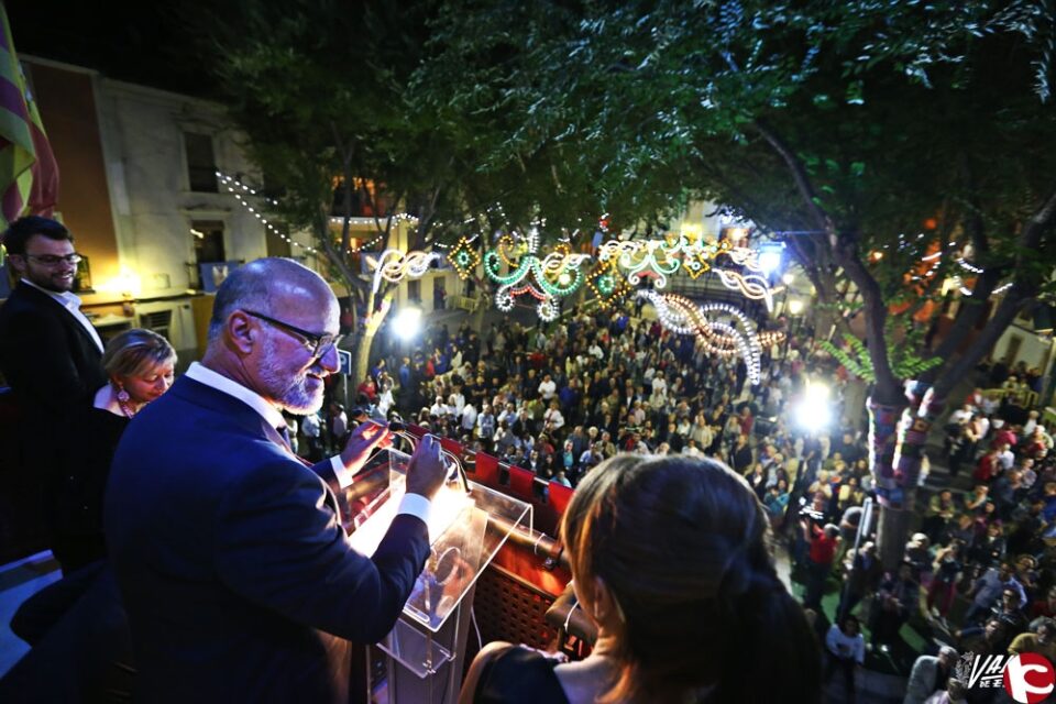 Petrer comienza sus Fiestas Patronales con un pregón cargado de recuerdos y emoción