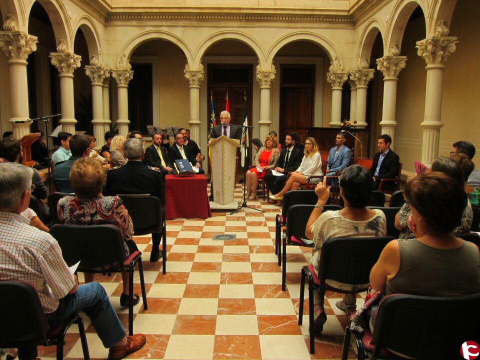 El alcalde de Novelda invita a caminar juntos hacia el futuro en el Dia de la Comunitat Valenciana