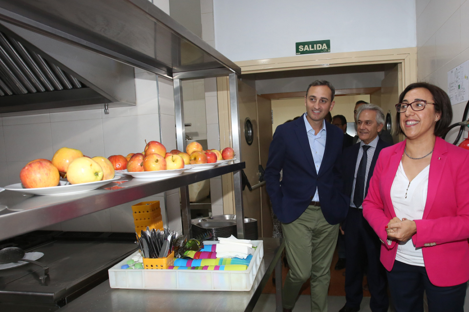 PRESIDENCIA / BIENESTAR DE LAS PERSONAS. César Sánchez anuncia un incremento de las ayudas a Proyecto Hombre en 2017 para impulsar nuevos programas terapéuticos 