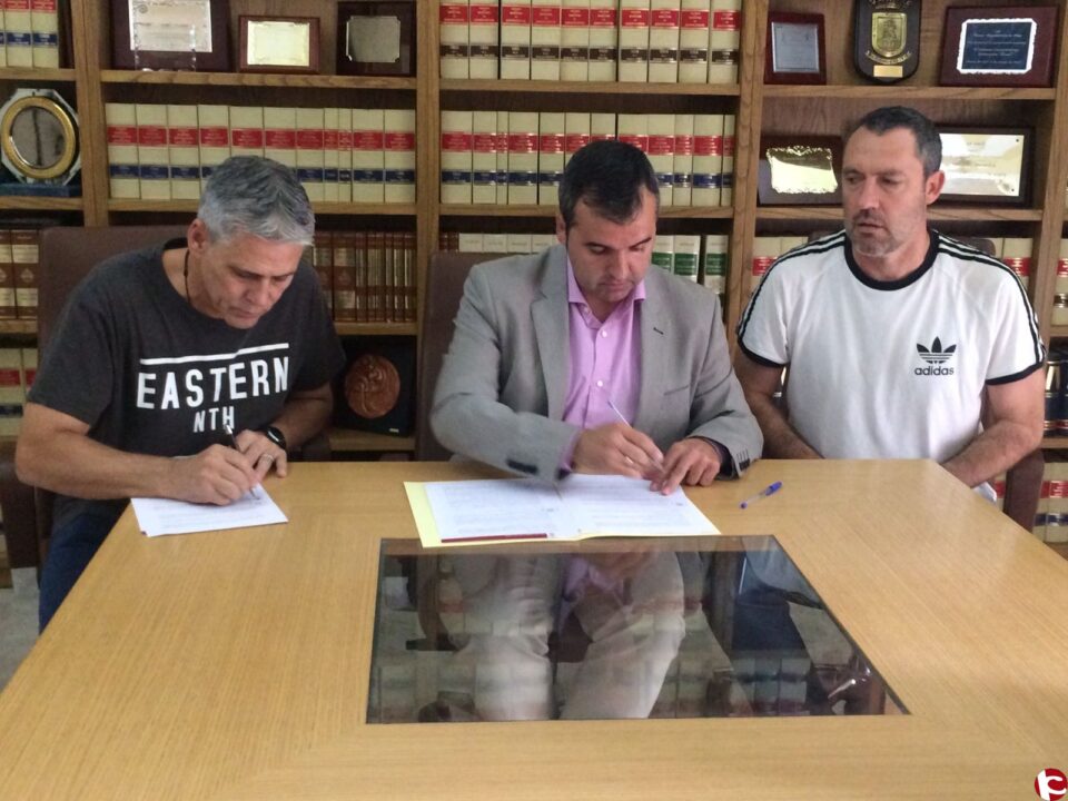 El ayuntamiento firma un convenio de colaboración con el Club Baloncesto Aspe para el Memorial Miguel Iborra