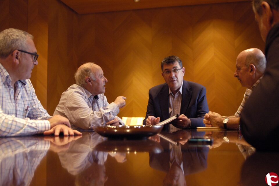 Institut d´Estudis de les Valls de Mariola : El president de les Corts Valencianes rep una delegació de l'IEVM