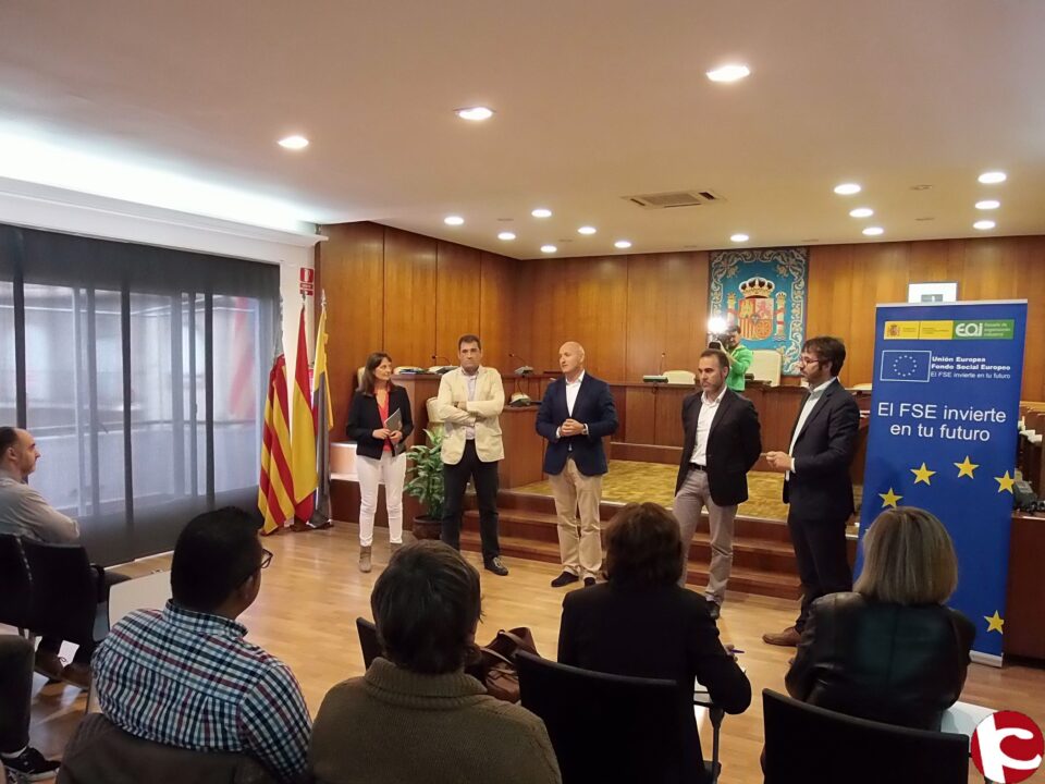 Entrega de diplomas del curso de moldista/ajustador