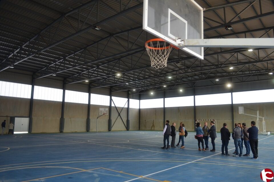 Petrer mejora las instalaciones del Polideportivo San Jerónimo con el cerramiento de la pista cubierta con una inversión de 240.000 euros