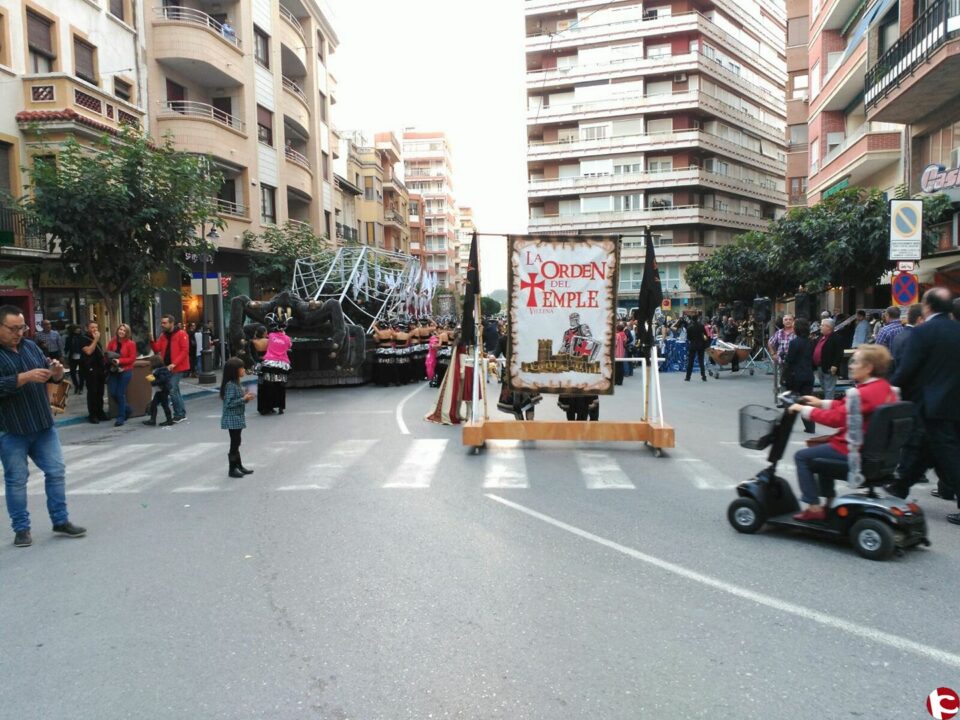 Espectacular gran desfile de Escuadras Especiales en Artefiesta 2016