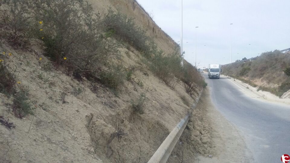 Obras de mejora y seguridad en el acceso al polígono industrial Tres Hermanas I de Aspe