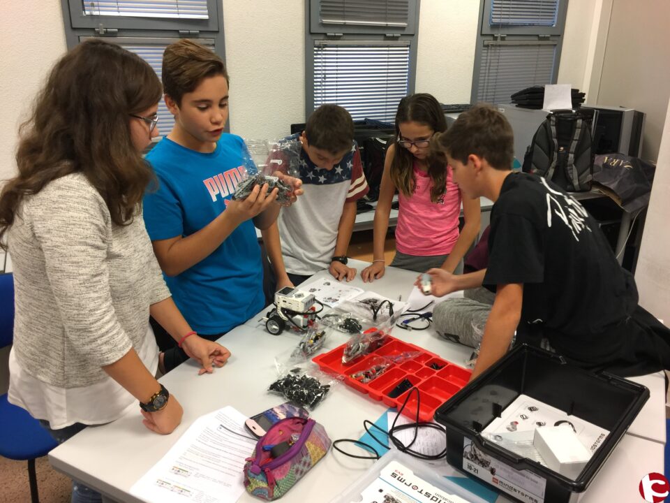 La Universidad de Alicante busca la participación de alumnas en estudios tecnológicos