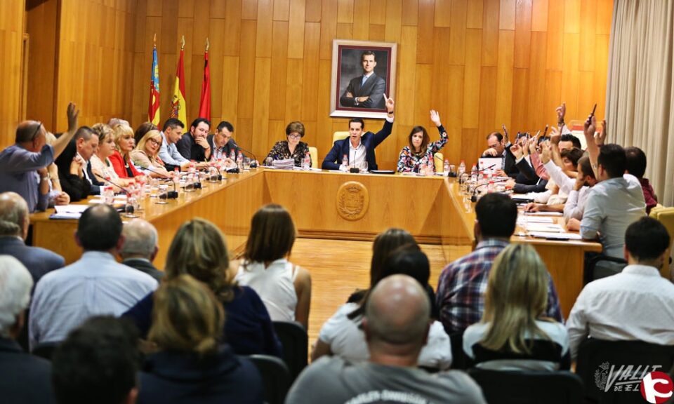 Vicente Deltell toma posesión del cargo de concejal de Empleo y Comercio de Elda