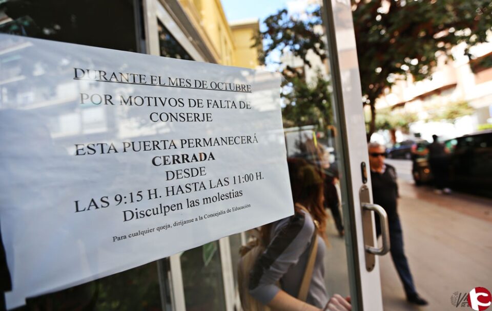 La falta de un conserje obliga a Padre Manjón a cerrar sus puertas en horario escolar