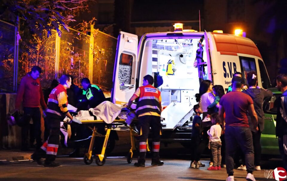 La conductora de una moto resulta herida al saltarse la preferencia