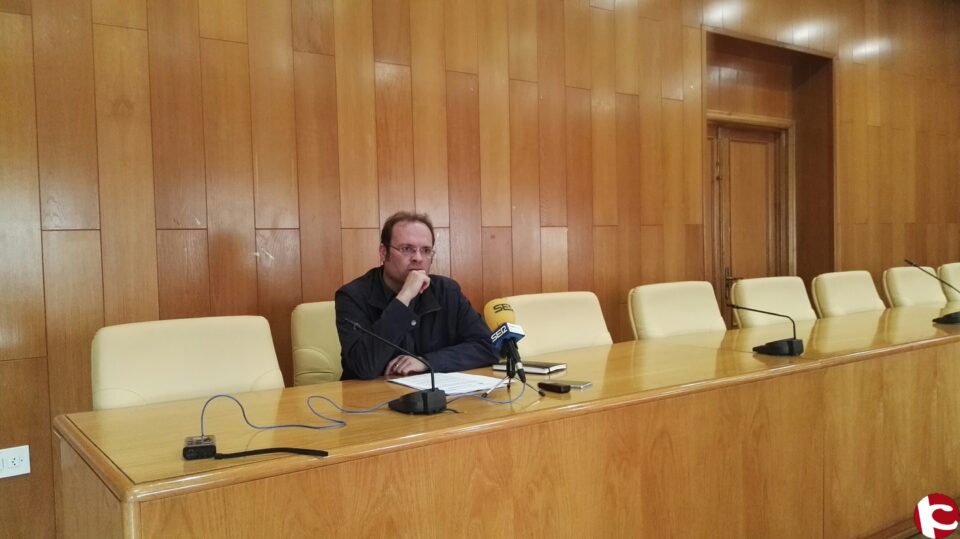 El equipo de Gobierno dice que Muñoz miente sobre la Adoración para utilizarlo como cortina de humo para tapar el presunto caso de corrupción local del PP en Emudesa