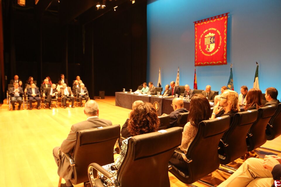 Homenatge a les dues Facultats que van obrir el camí per a la creació de la Universitat d'Alacant