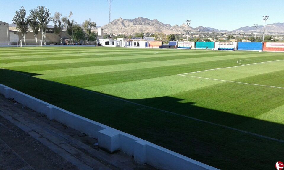 La resiembra del campo de fútbol "las Fuentes" da sus frutos