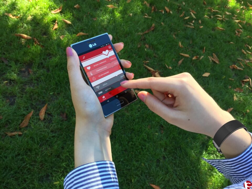 Una alumna de la UA dissenya la primera app per a detectar atacs epilèptics en xiquets que pateixen Dany Cerebral Adquirit