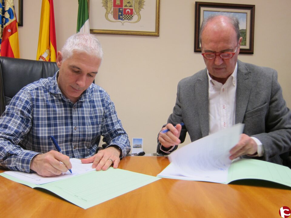 El Ayuntamiento firma el convenio de colaboración con Cáritas San Roque